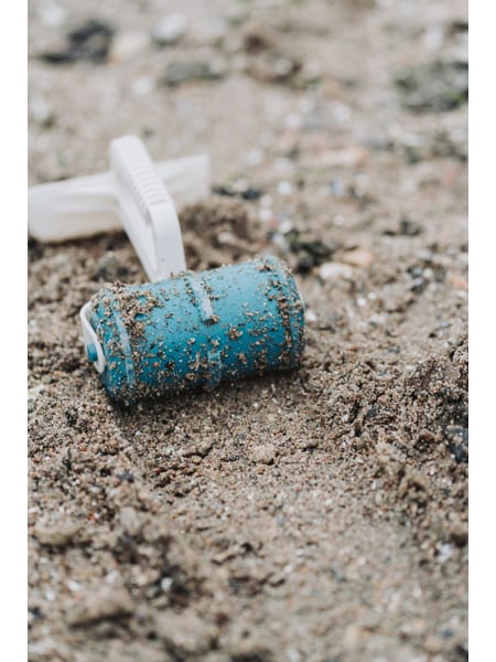 Fire manchetknapper i forskellige farver: grøn, gul, turkis og sølv.